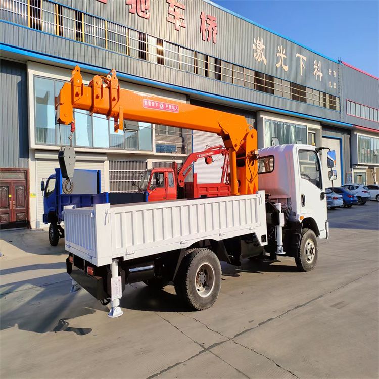 左云县三轮随车吊定制 农用改装机自备吊中瑞长期出售